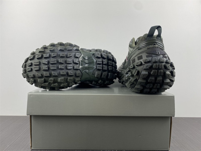 blc* defender sneaker