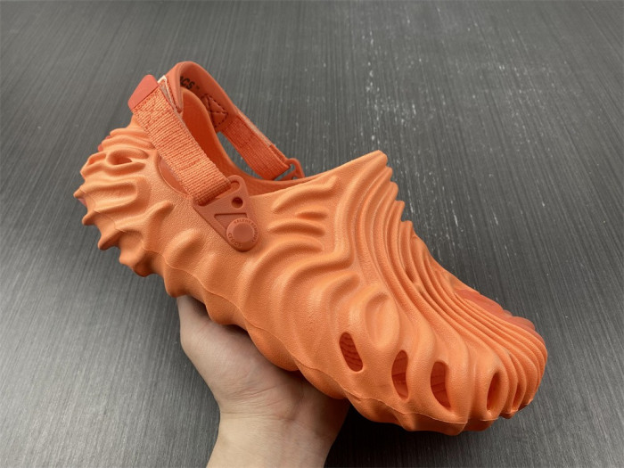 Cr*0*s pollex clog by salehe bembury urchin